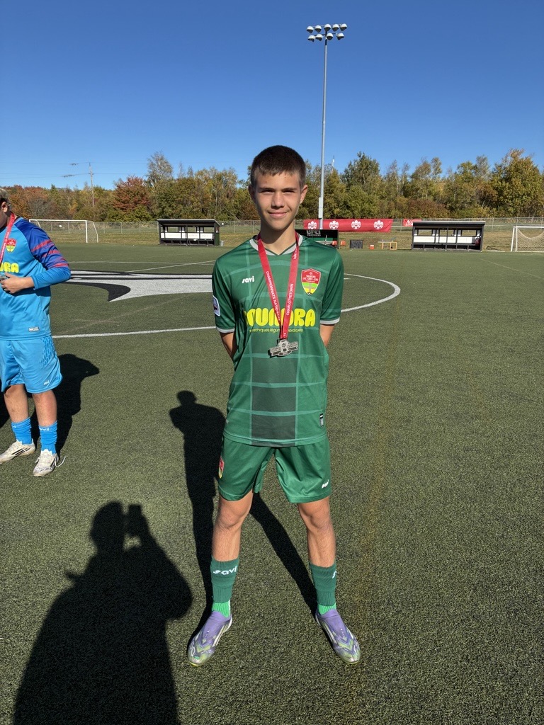 Justin Maltais avec sa médaille des Championnats nationaux 2025